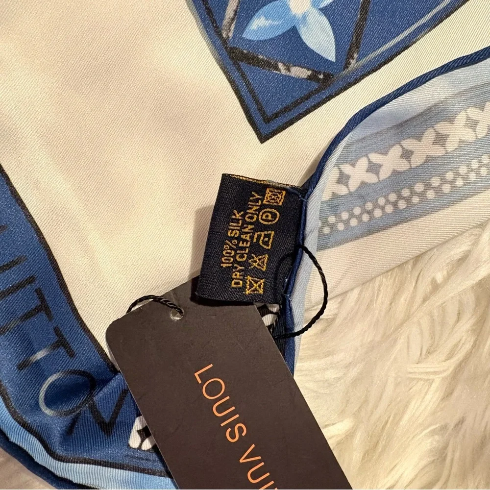 LOUIS VUlTTON monogram silk scarf size 35x35 ‼️LAST ONE LEFT